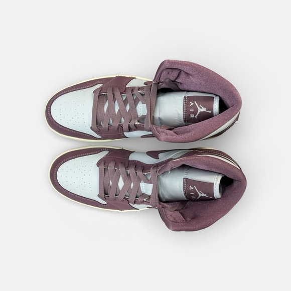 Nike Air Jordan 1 Mid-Woman’s - Picture 5 of 9